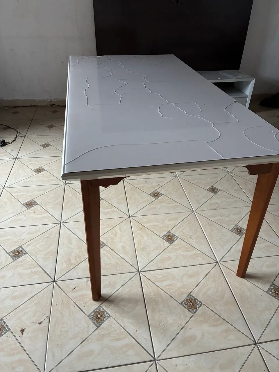 Mesa de madeira com tampo de vidro  - Foto 4
