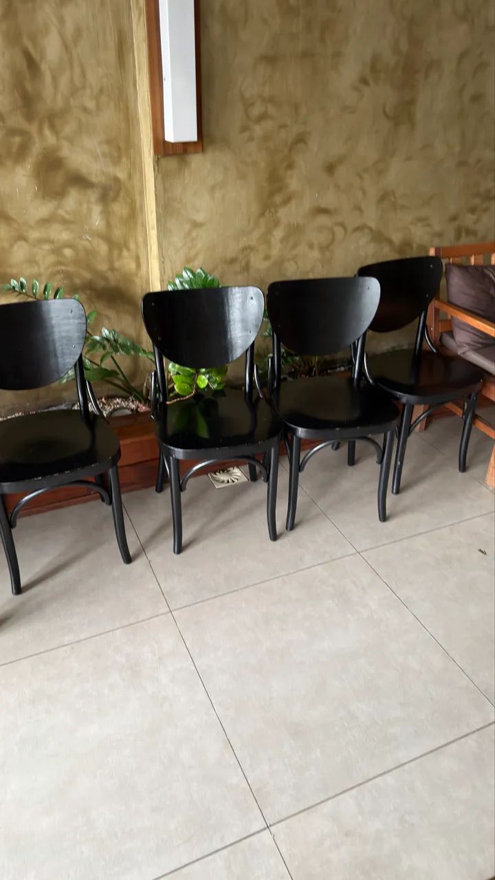 Cadeiras madeira 4 und