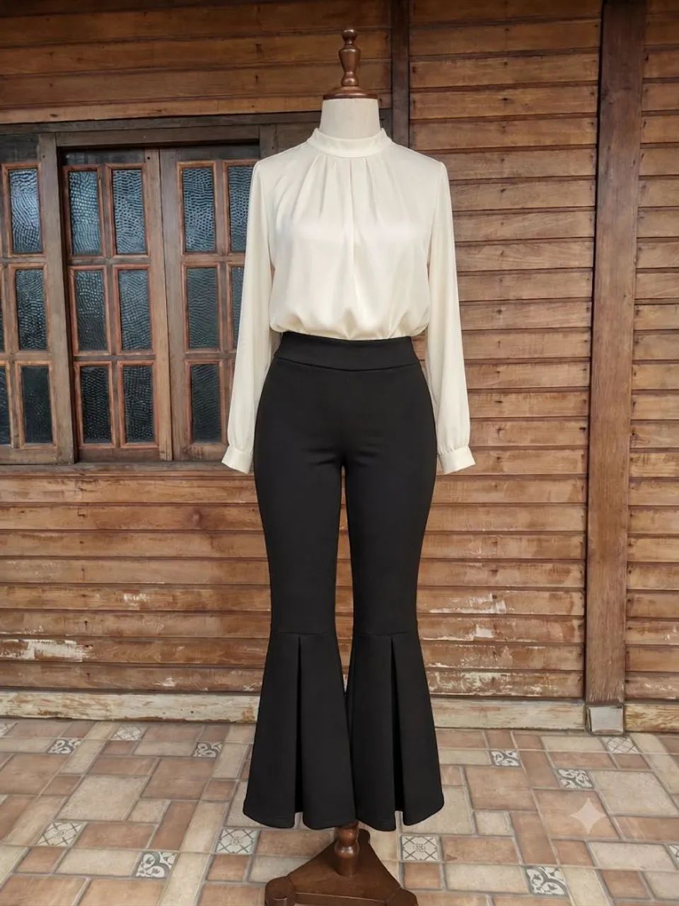 Calça preta flare Marisa tamanho g - Foto 2