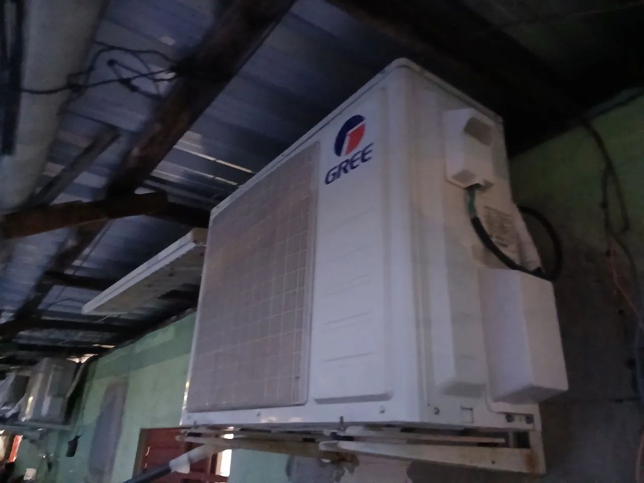 Vendo split  Gree de 24 btus semi nova - Foto 2