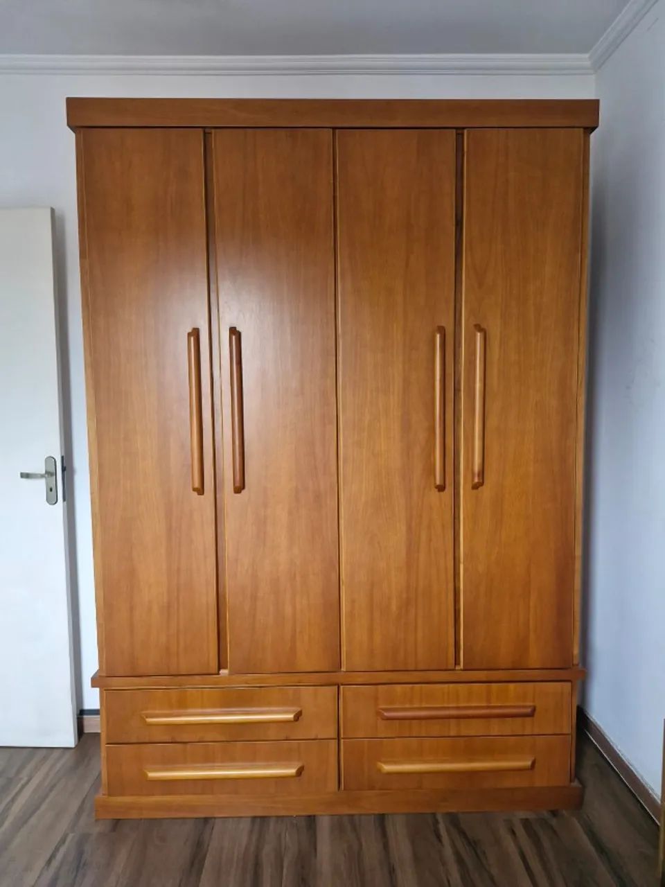 Guarda Roupa de madeira Maçiça - Foto 2