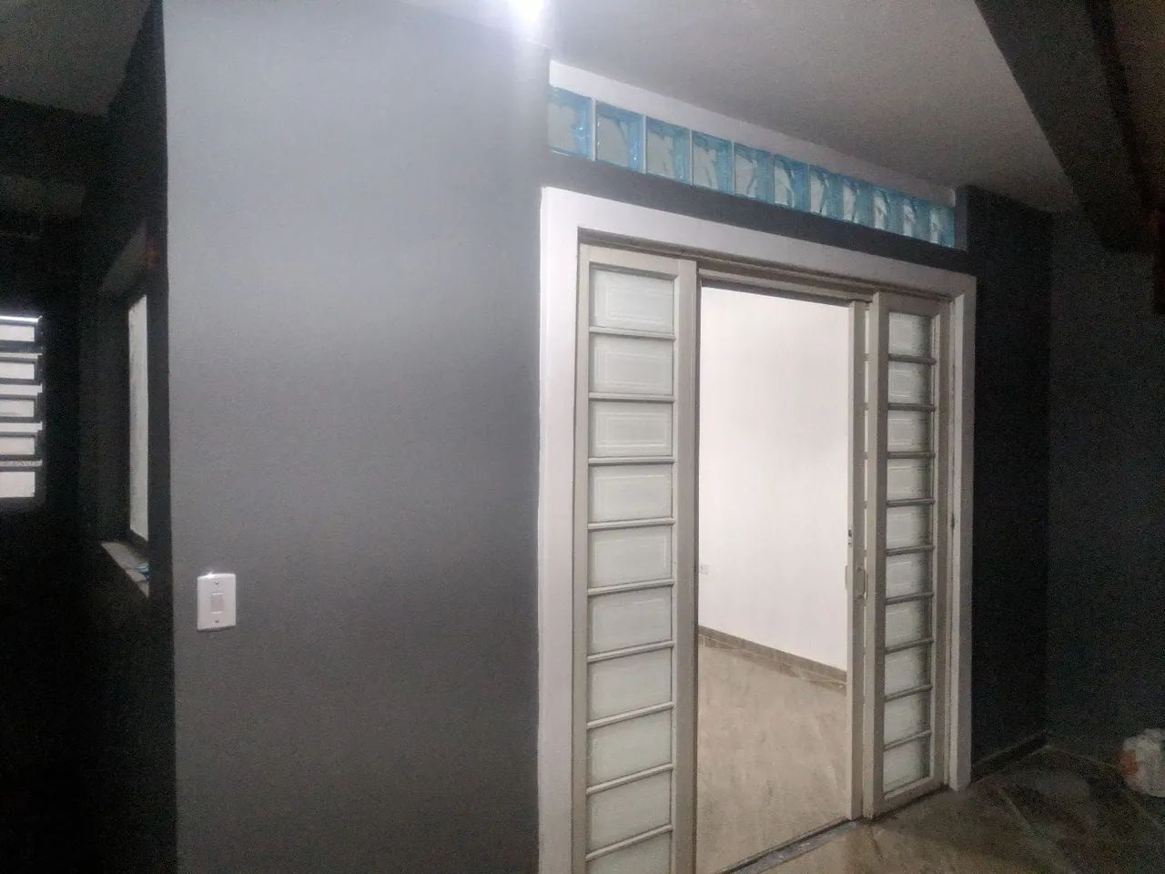 Aluga-se casa de 3 cômodos 