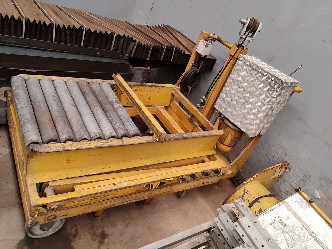 Carrinho com roletes 1500kg hidráulico  - Foto 3