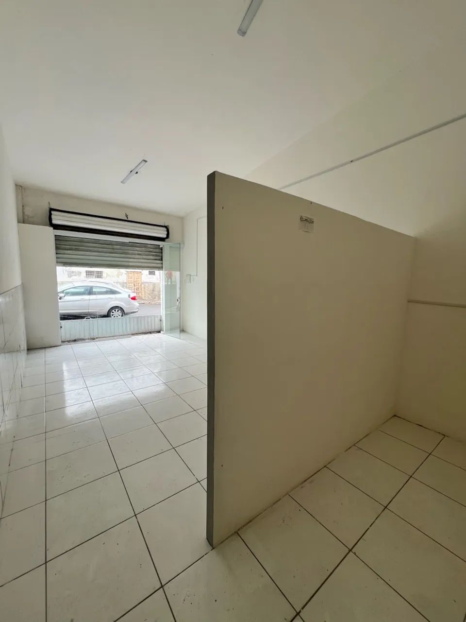 ALUGO SALA COMERCIAL NO CENTRO - Foto 2
