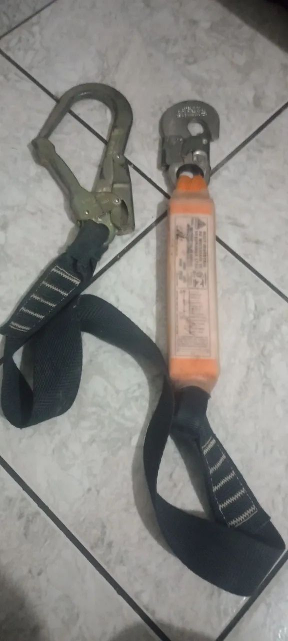 Trava quedas semi novo $ 100