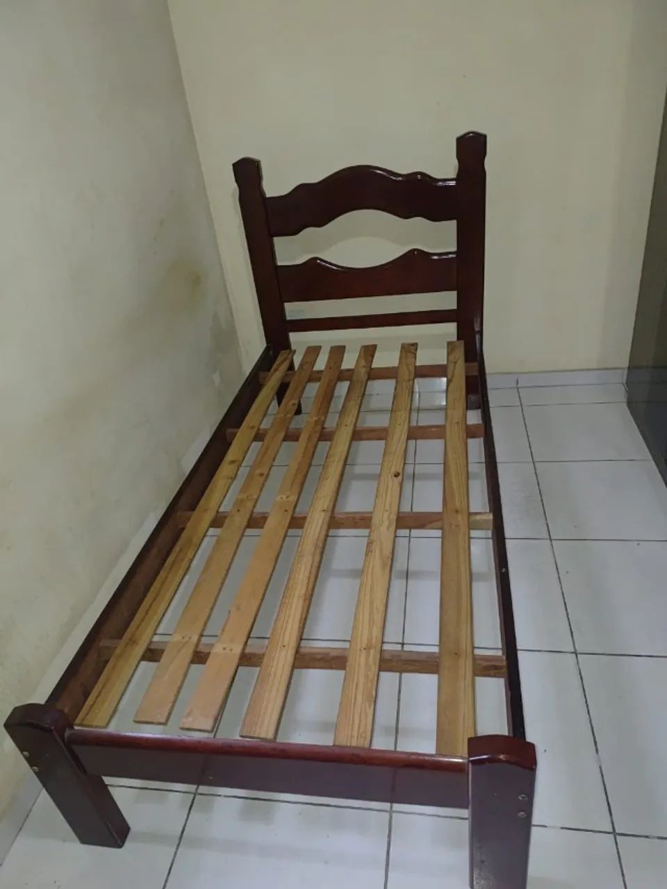 CAMA DE MADEIRA/ SOLTEIRO C/ COLCHÃO - Foto 5