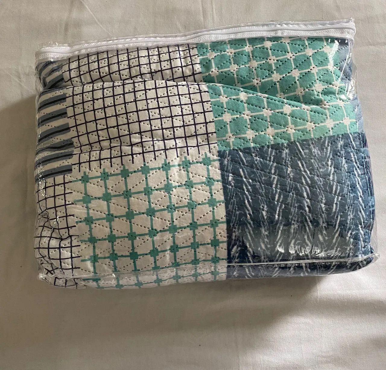 Cama mesa e banho  - Foto 2