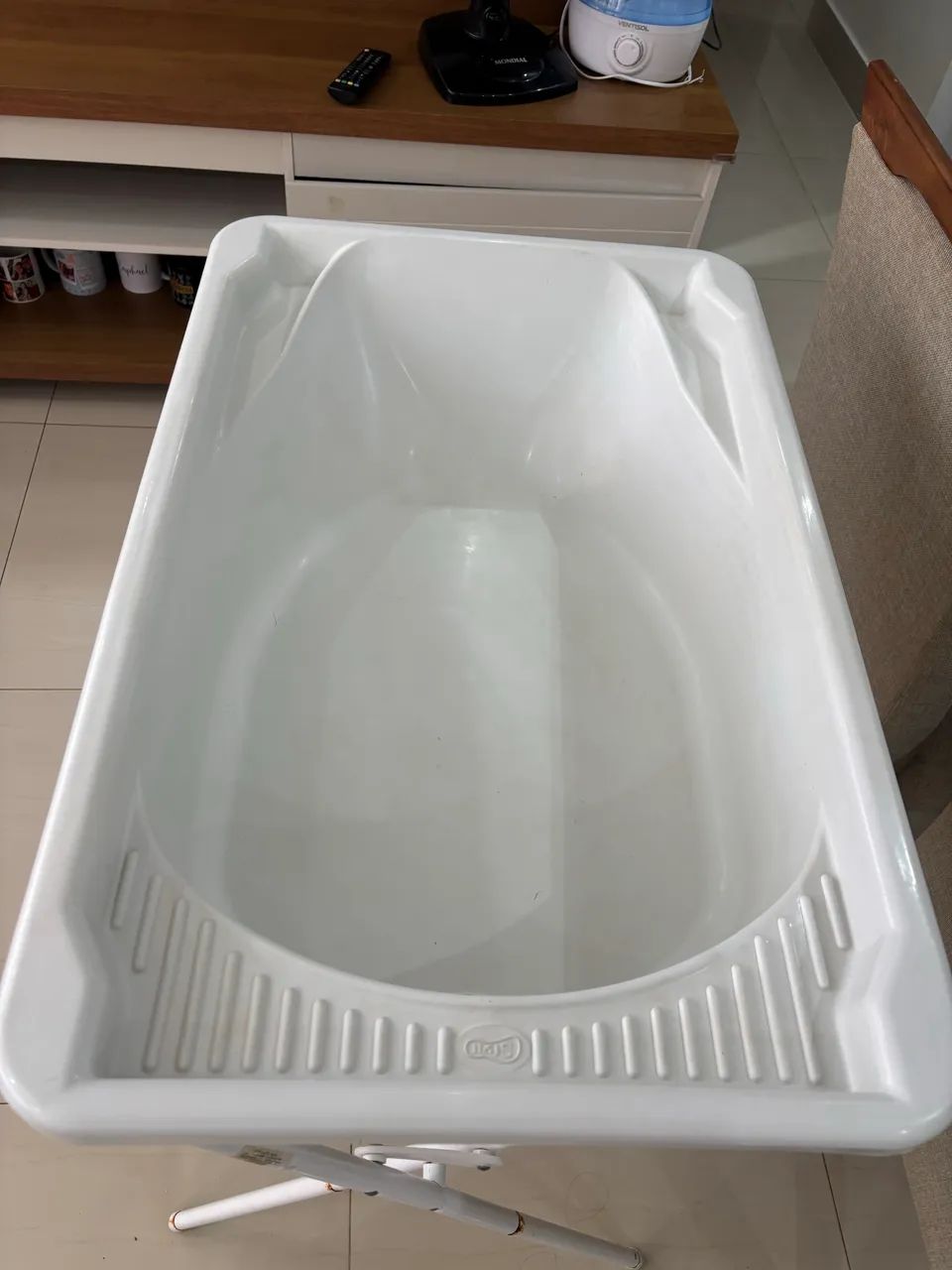 Banheira com suporte dobrável - Styll Baby - cor branca  - Foto 4