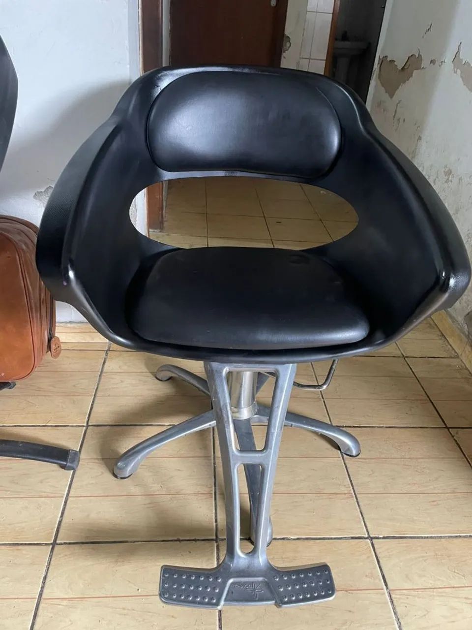 Cadeiras e Carrinhos Salão de Beleza  - Foto 3