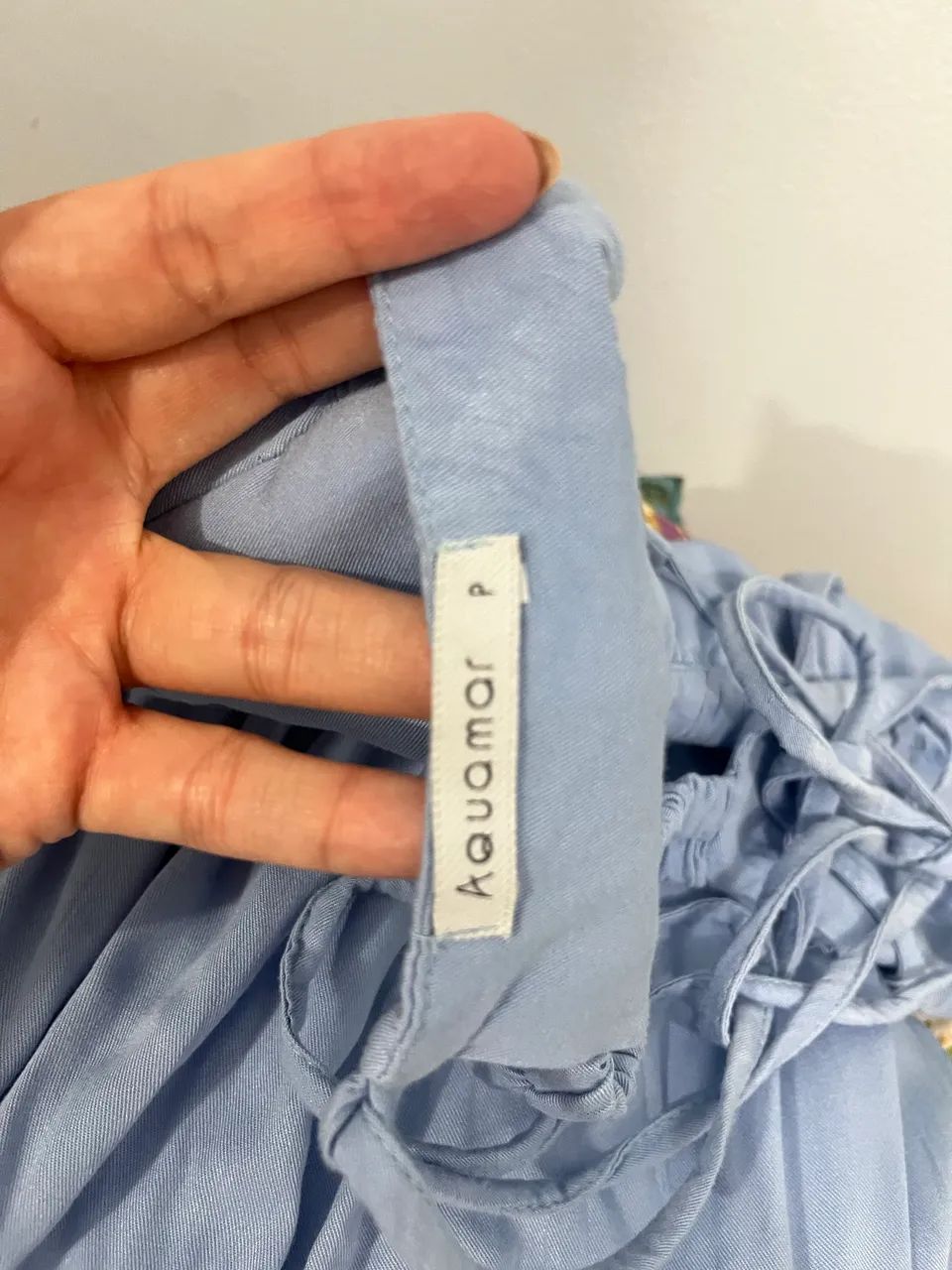 Vestido azul claro longo com decote e amarração  - Foto 2