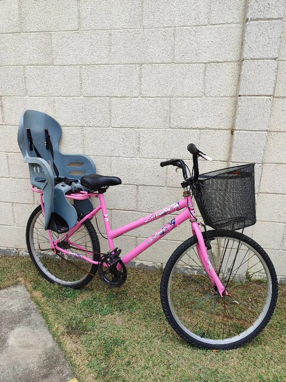 Vende-se bicicleta com a cadeirinha de bebê 