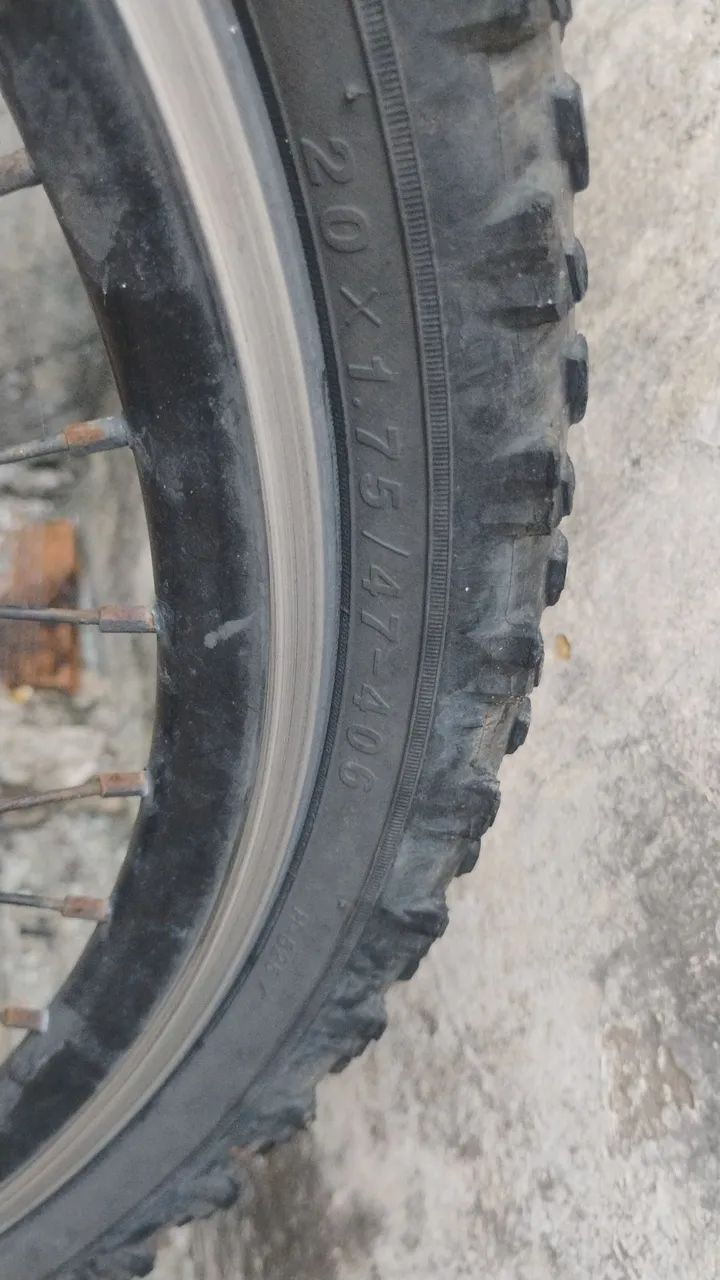 Bicicleta aro 20, semi nova 