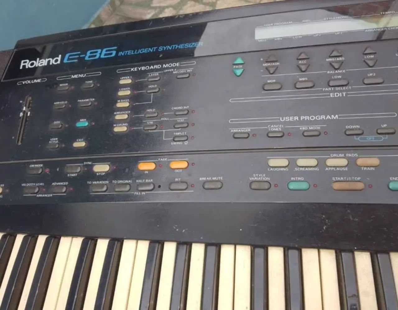 Teclado Roland E-86 - Foto 2