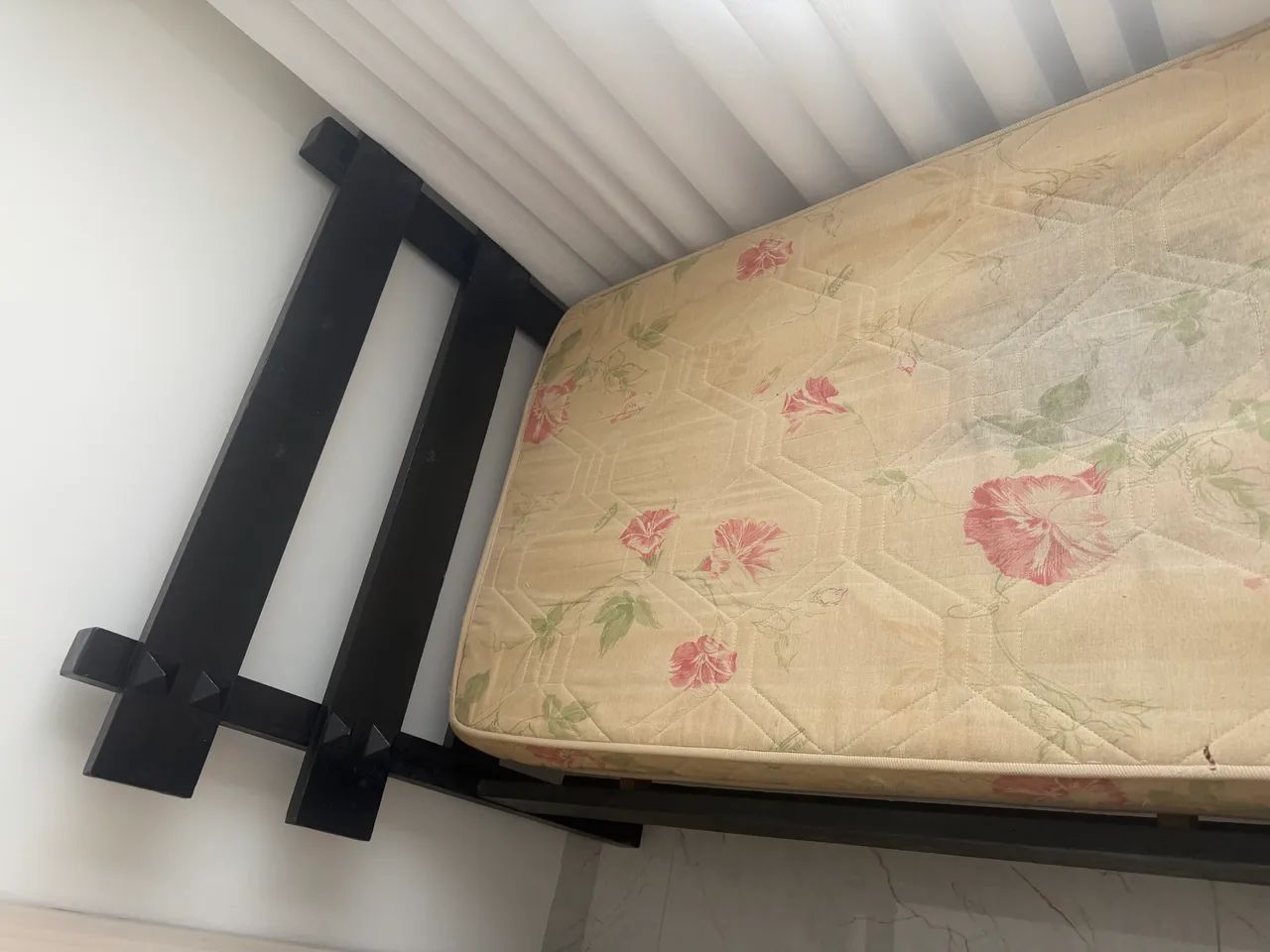 Cama de solteiro com colchão (usado) - Foto 3