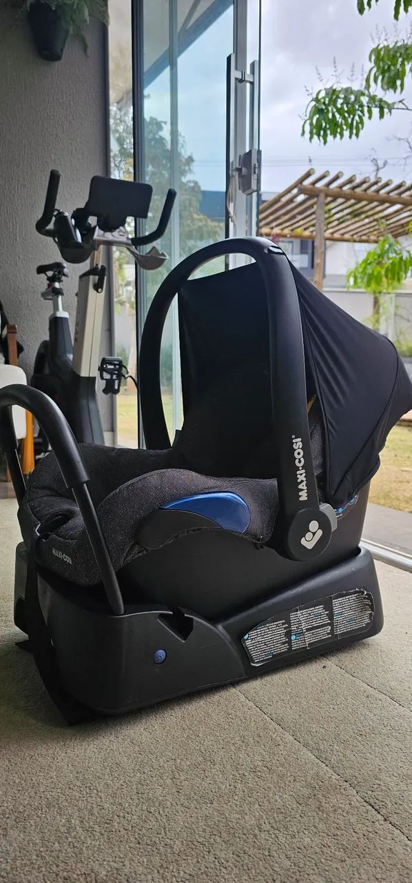 <br>Bebê Conforto Citi Maxi Cosi Essential Black + Base