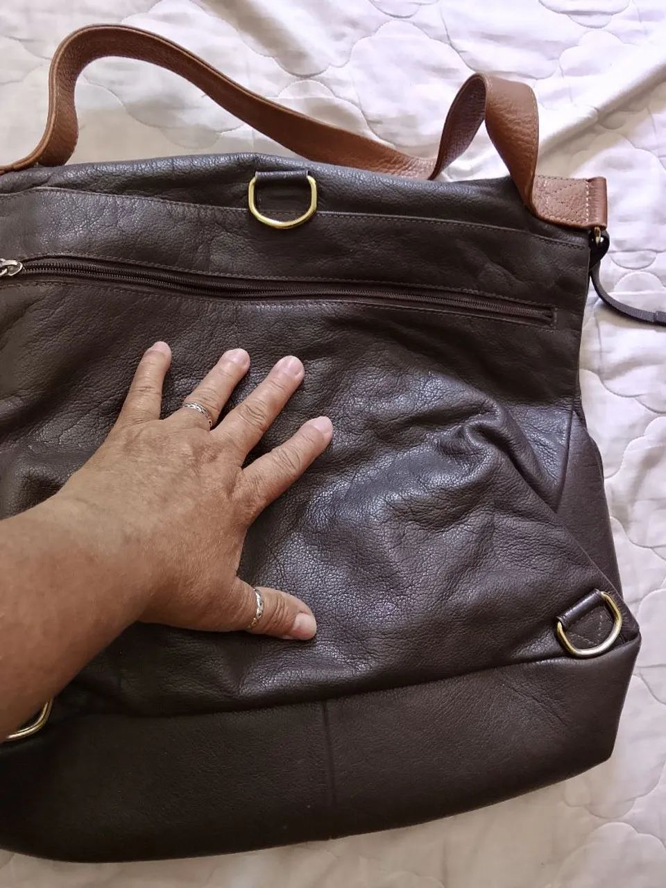 Bolsa de couro legítimo com bastante espaço  - Foto 2