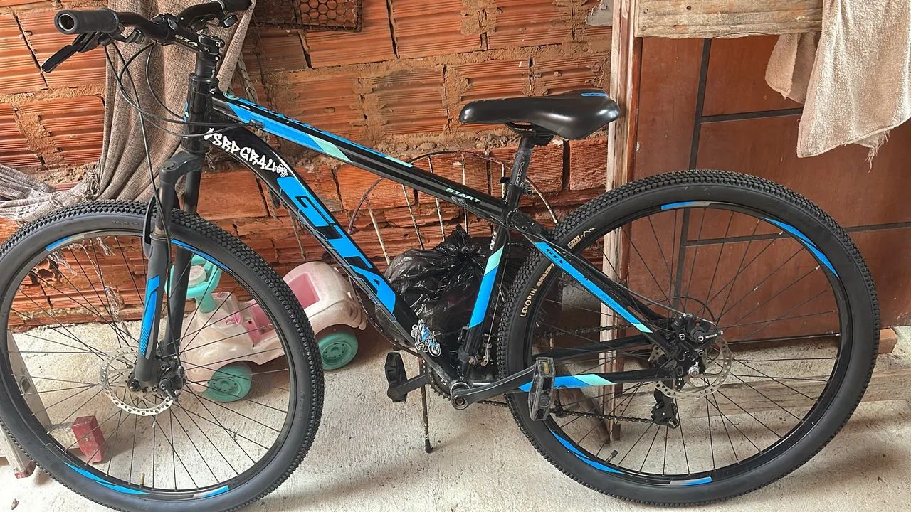 Bicicleta semi nova 