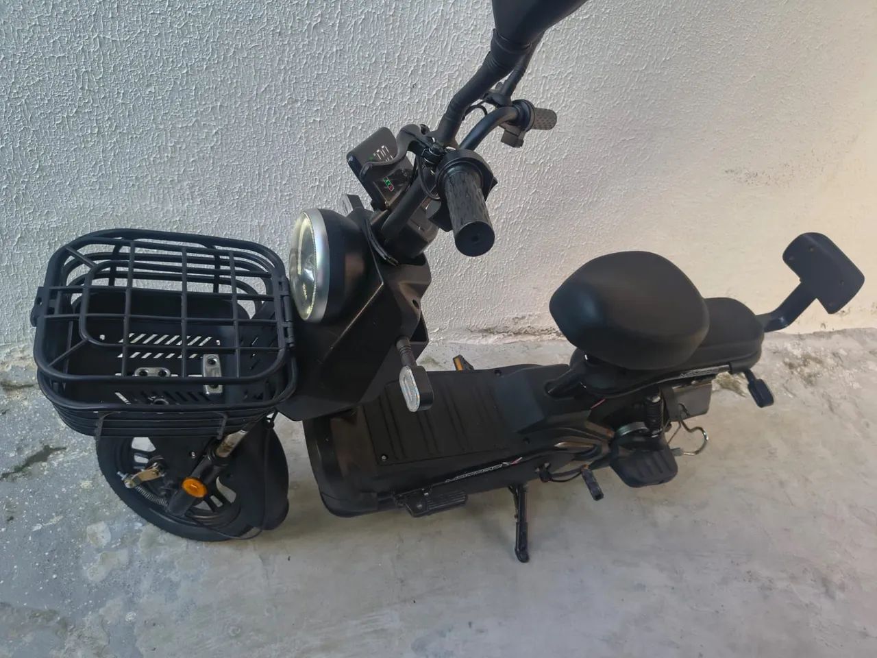 Moto elétrica semi nova 