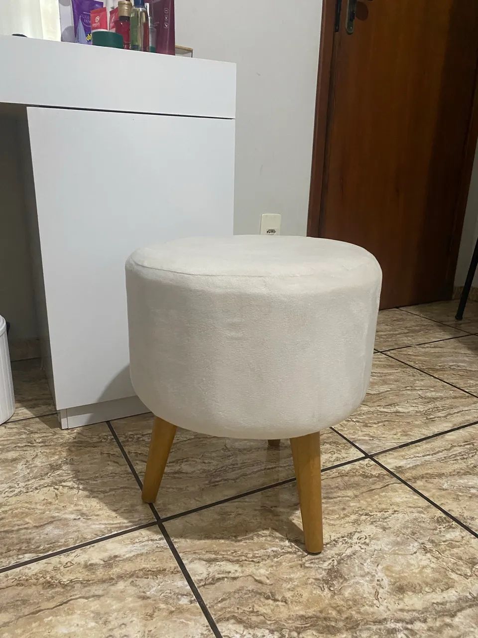 Puff redondo pé palito banqueta  