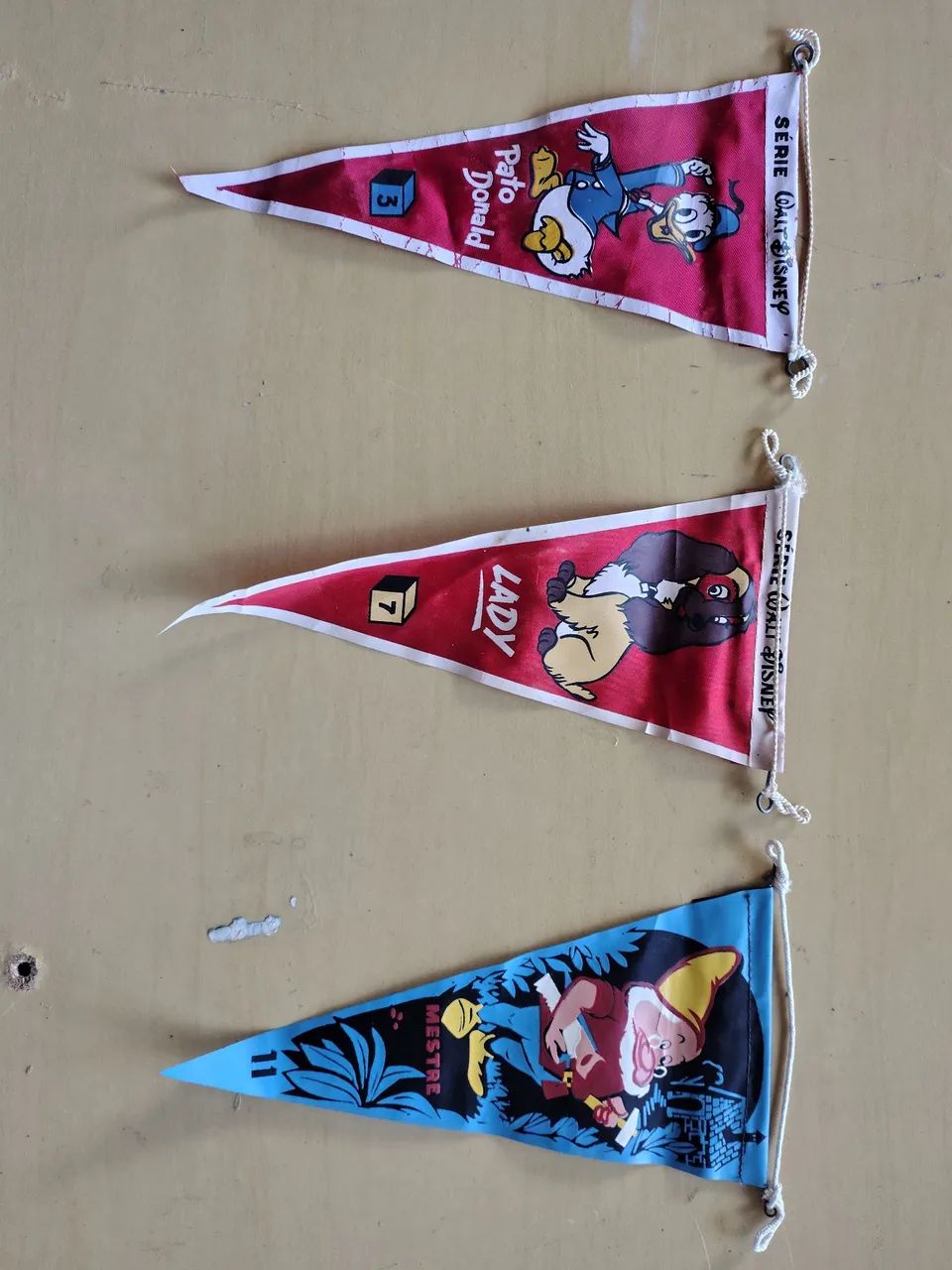 Flâmulas antigas Disney