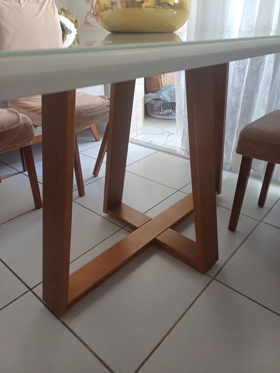 Mesa de madeira para 06 assentos  - Foto 3