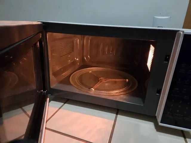 Micro-ondas LG MS3091BCA 220V 30 litros - Foto 3