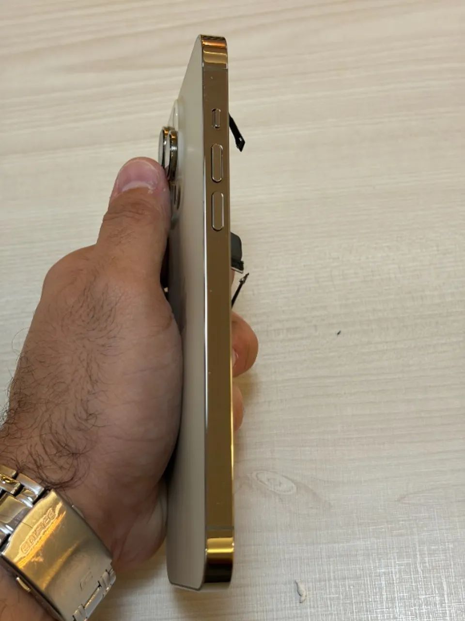 Carcaça iPhone 14 Pro Max Dourado Original s/ Peças Internas - Foto 4