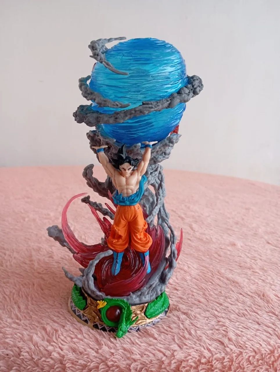 Action Figure Goku Genki Dama com 25 cm de altura e luz de led - Foto 3