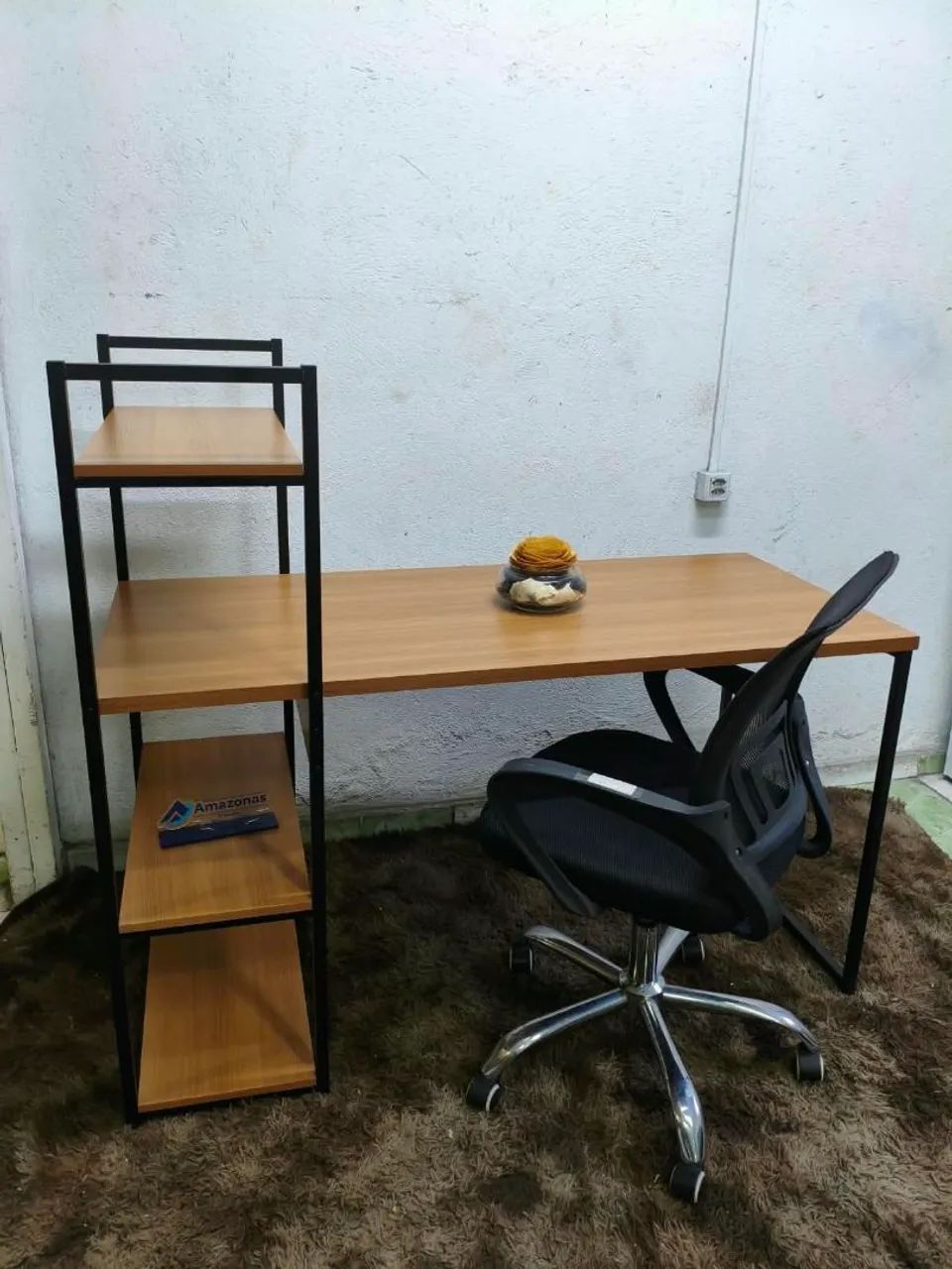 Mesa com Prateleiras - Linha Industrial 
