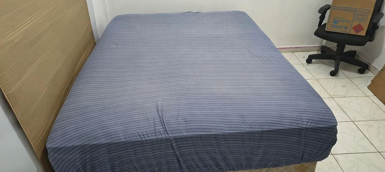 VENDO UMA CAMA DE CASAL E SOFÁ DE 3 LUGARES - Foto 2