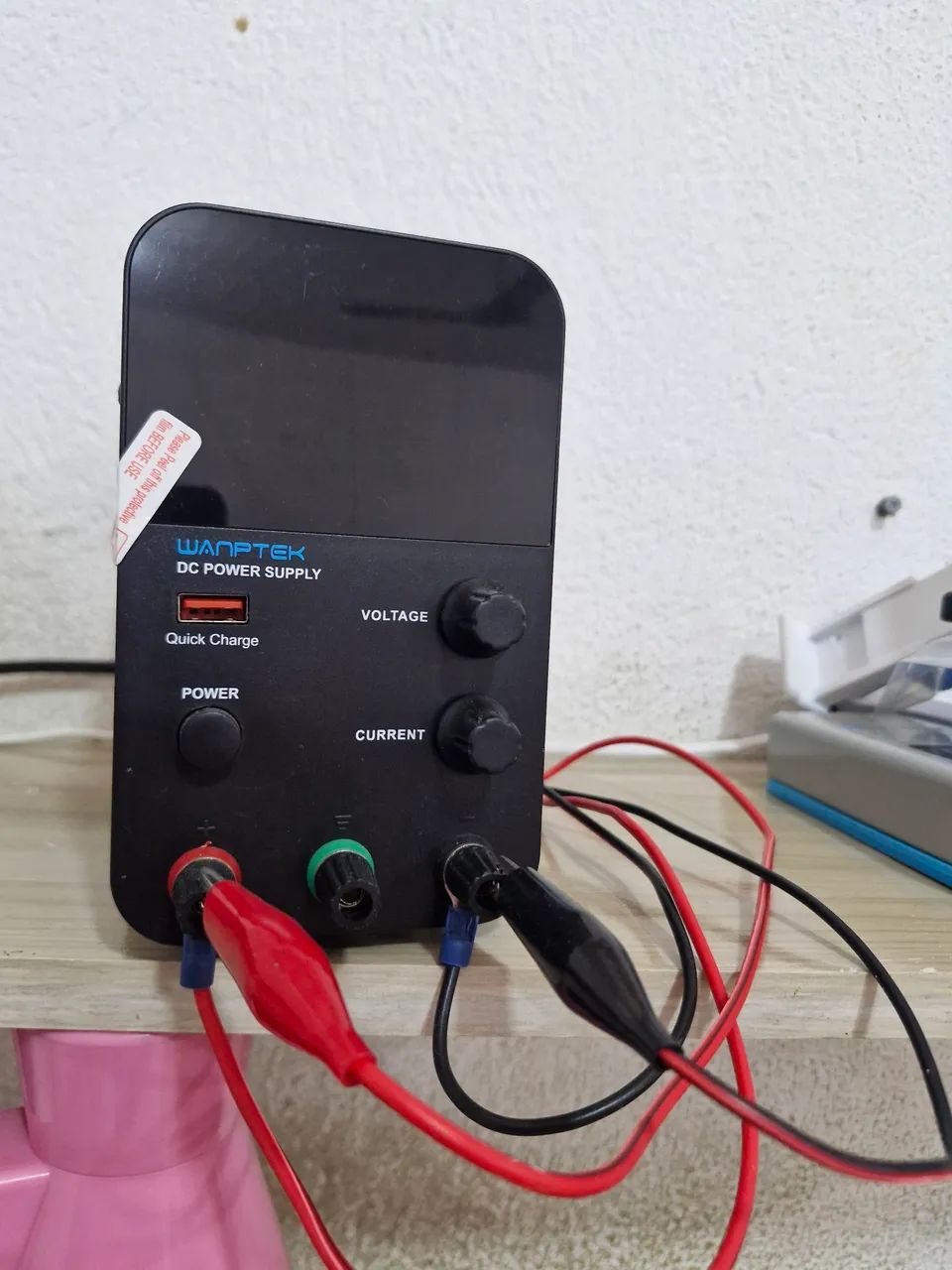 Fonte de Bancada Wanptek GPS3010D 30V 10A 300W