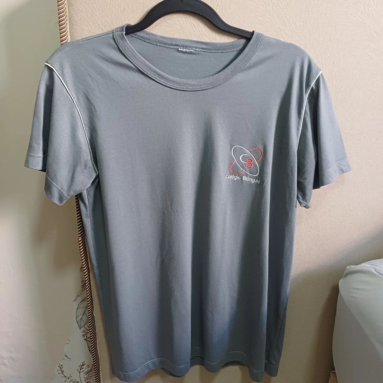 Livros e camiseta Biângulo  - Foto 3
