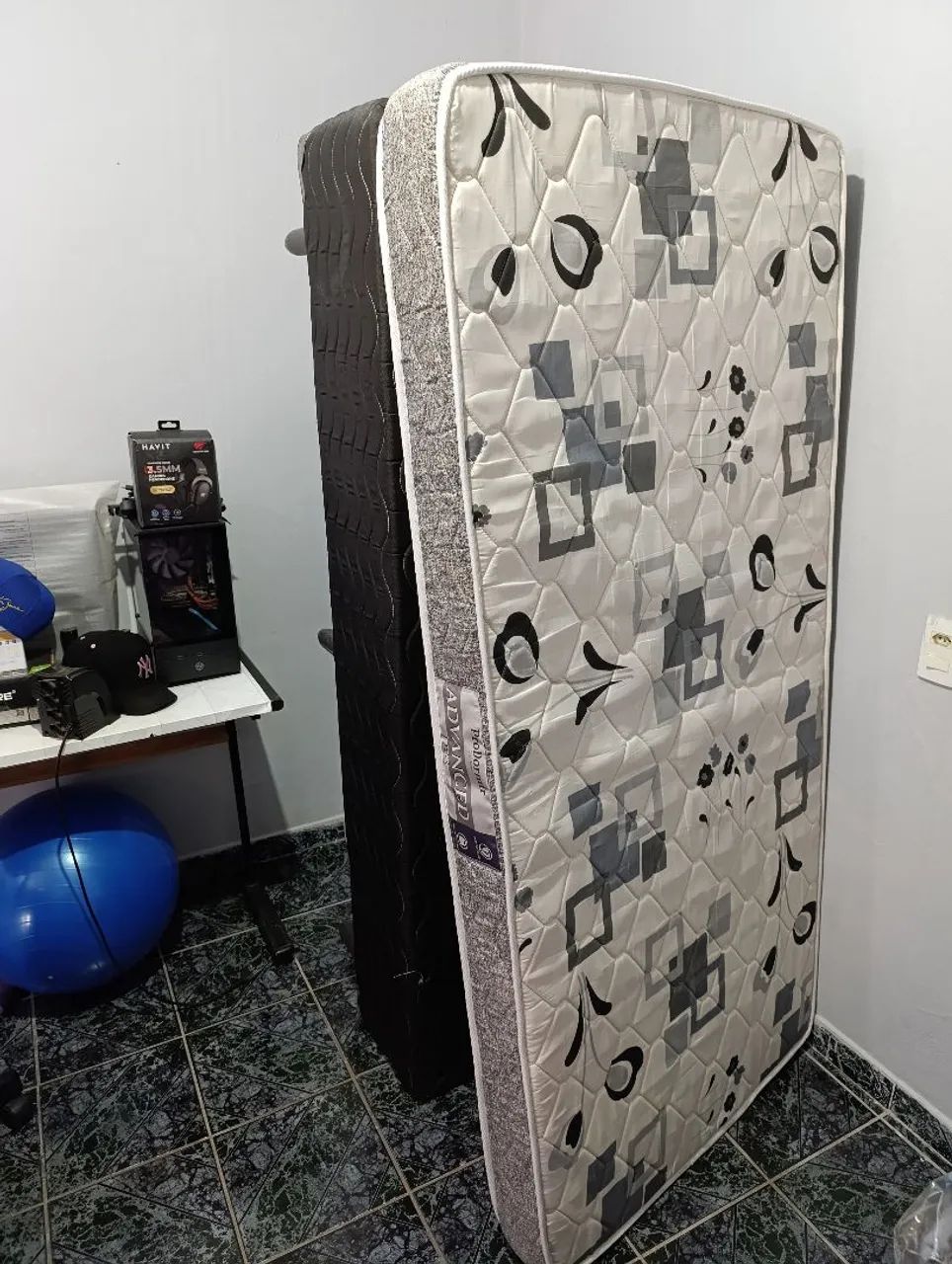 Cama Box de Solteiro Semi nova 