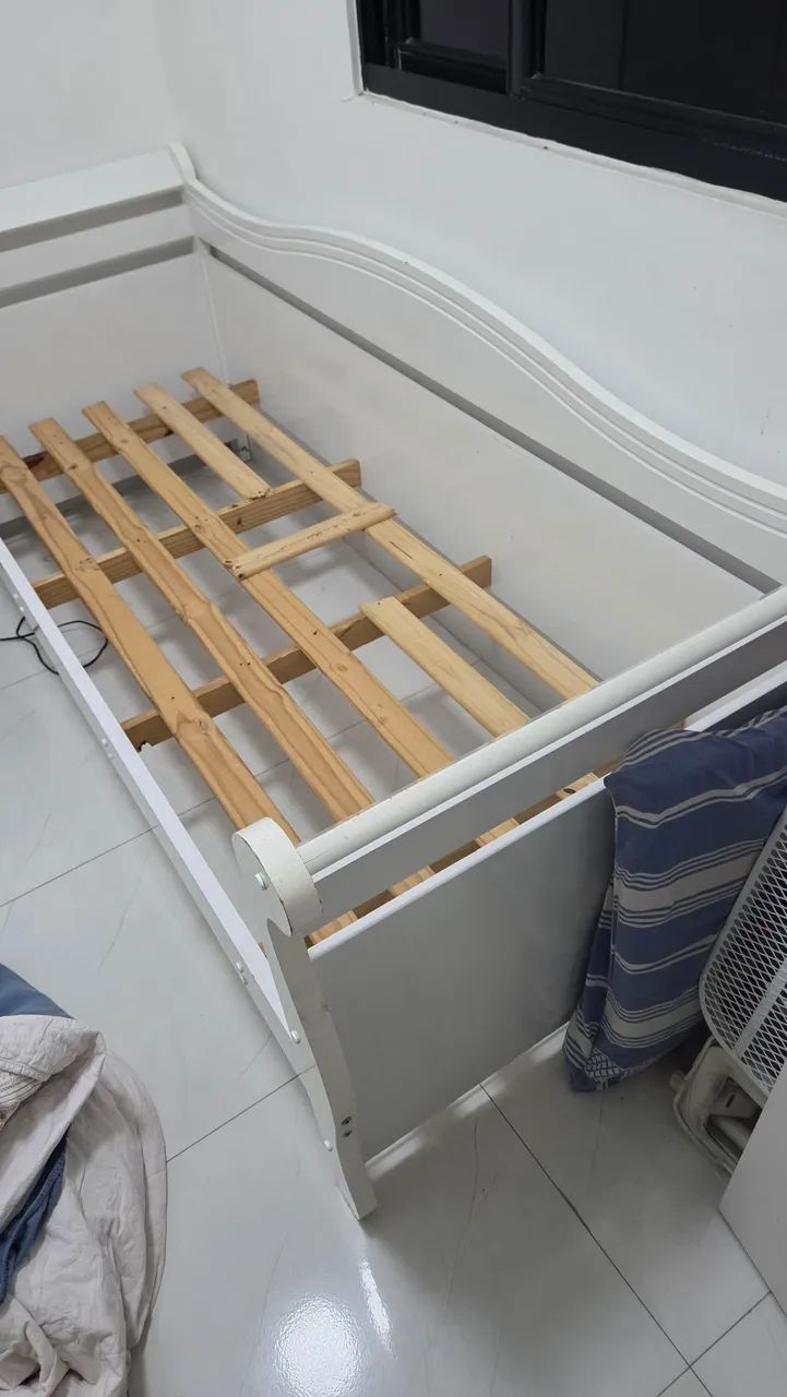 Cama infantil branca de madeira - Foto 4