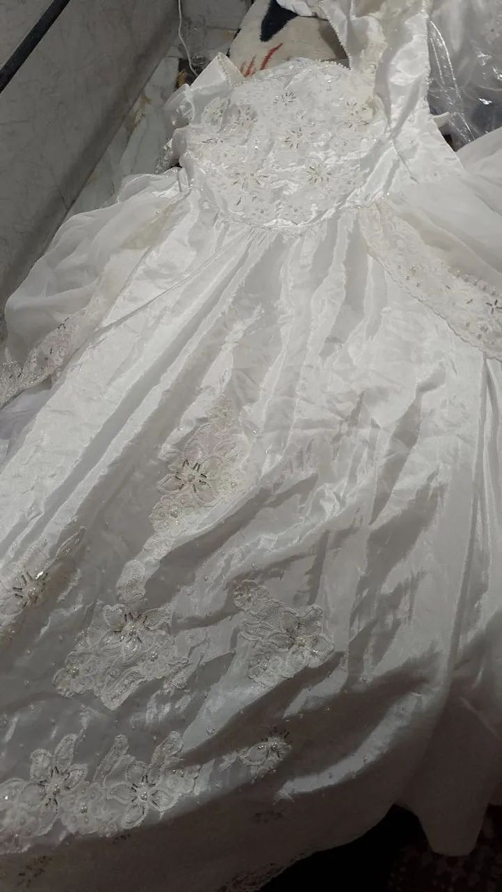 Vestido de noiva e noivinhas  200 cada      * - Foto 3