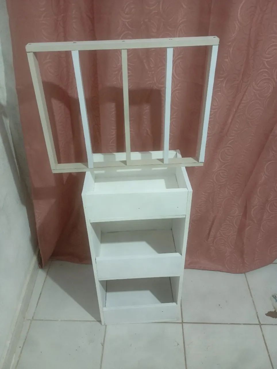 Auxiliar com expositor 80$