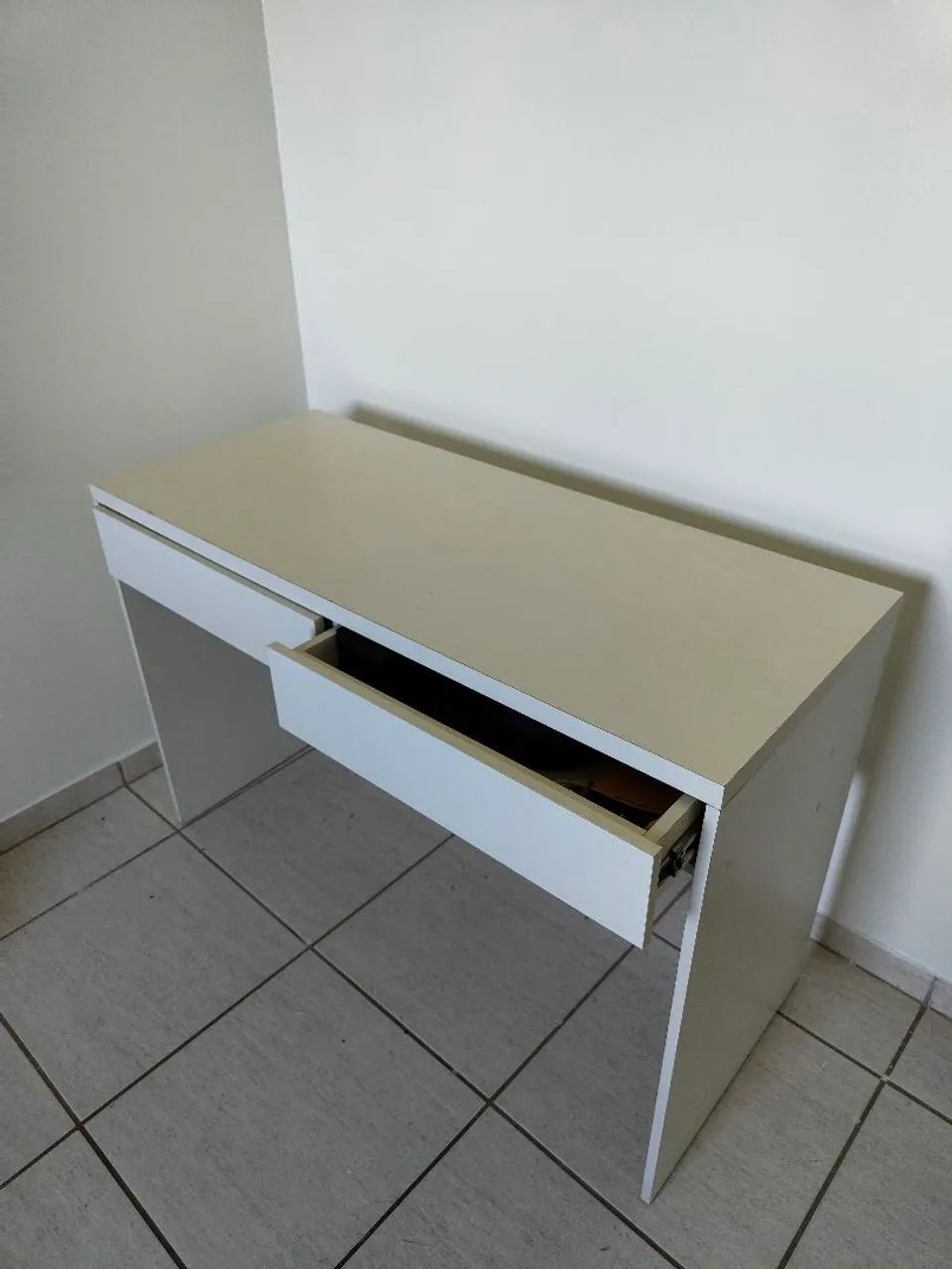 Mesa de estudo com 2 gavetas  - Foto 4