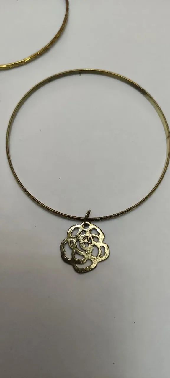 Kit com 3 Pulseiras Femininas Douradas Delicadas - Foto 4