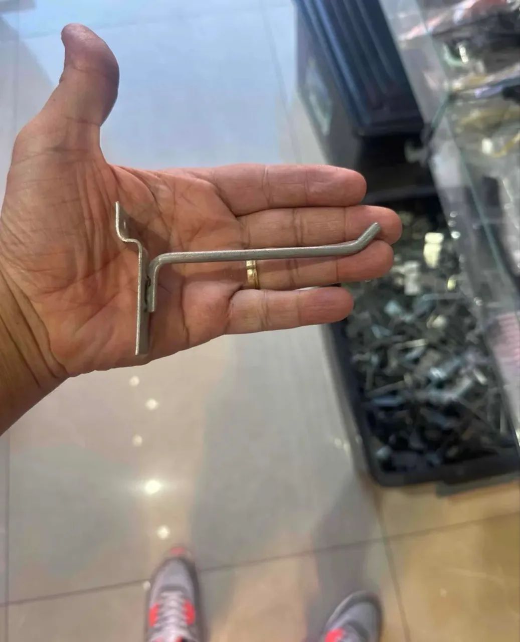 Gancho de zinco 10cm R$ 0,50