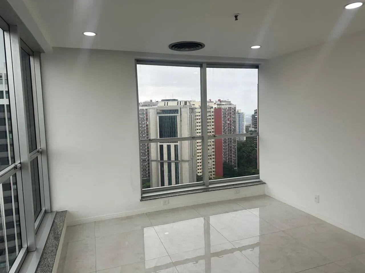 Sala/Conjunto para aluguel possui 32 metros quadrados - Foto 4
