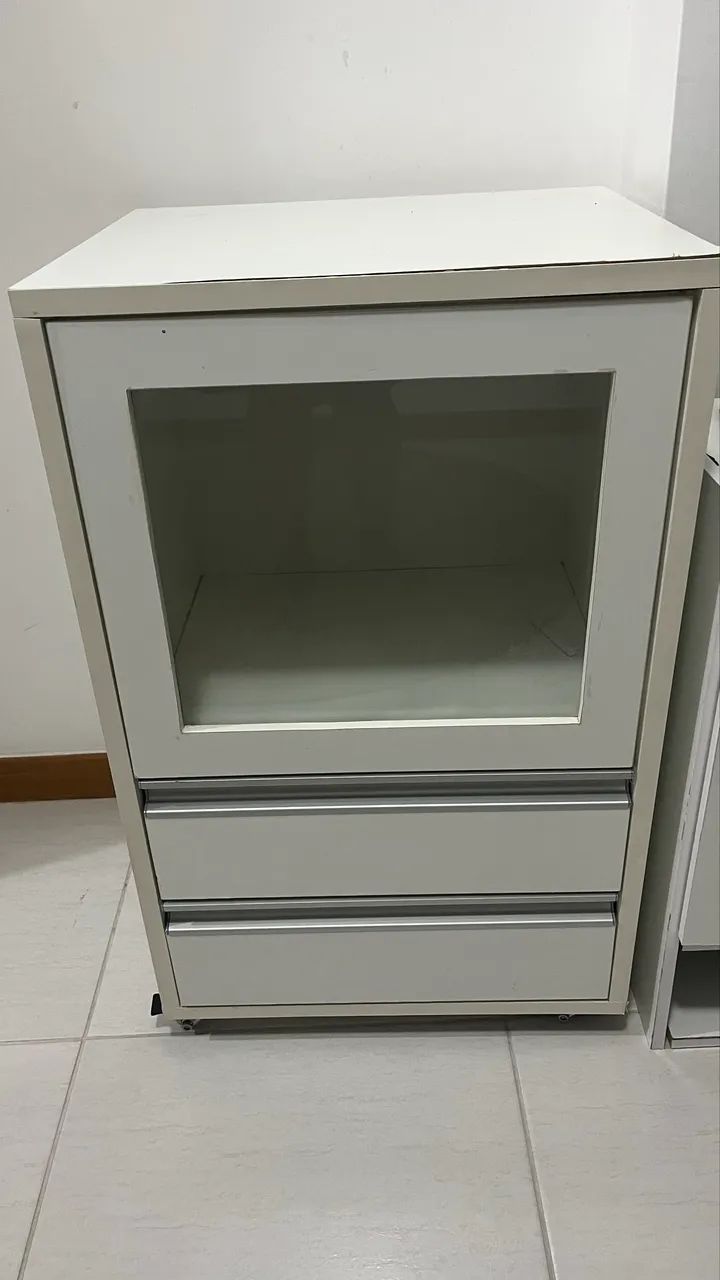 Vendo armário com rodinhas branco 