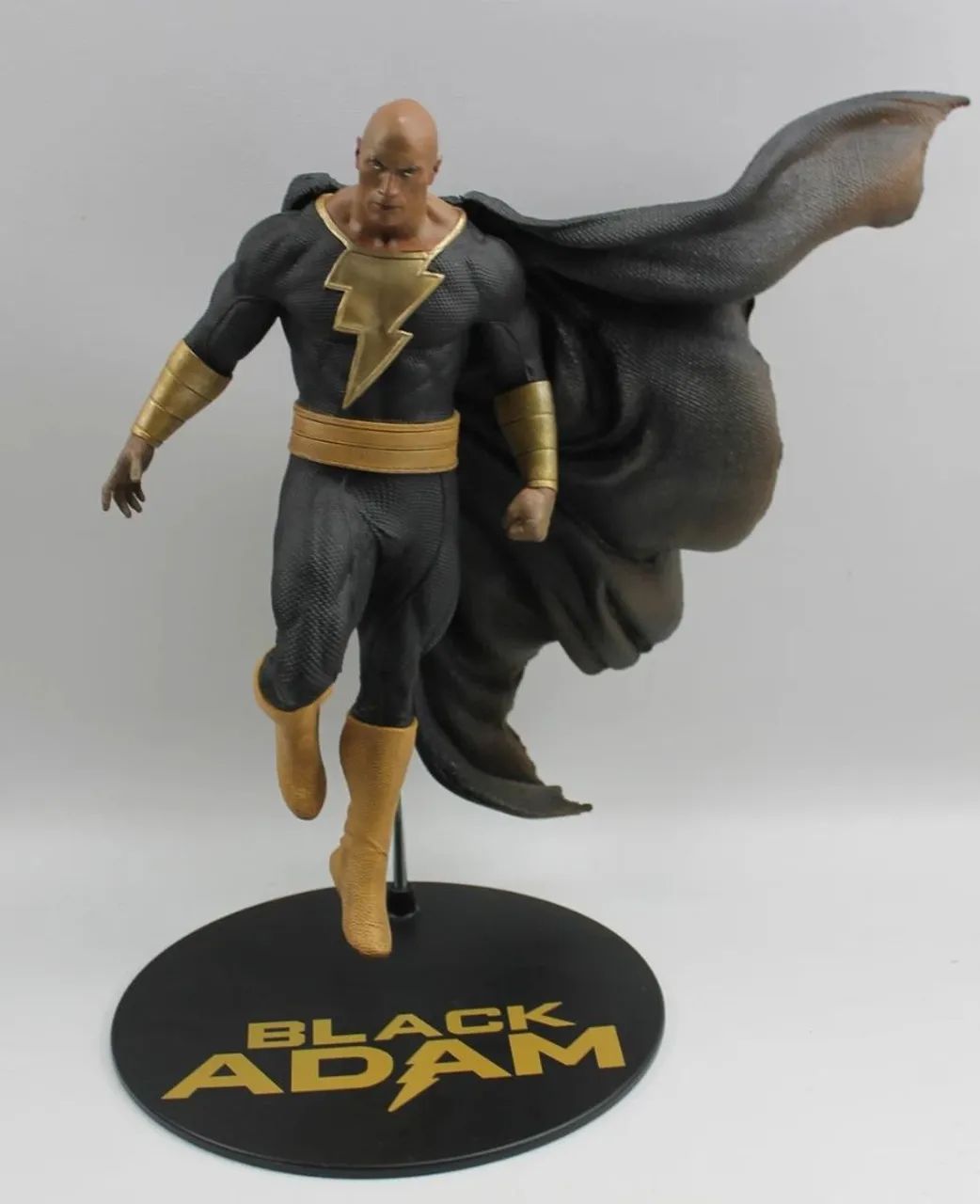 Estátua Mcfarlane 1/10 Adão negro 