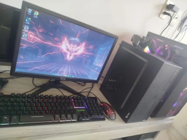 CPU I5   8GB DE RAM  HD 500  PLACA DE VIDEO
