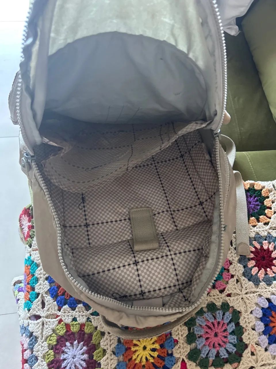Mochila Kipling original dourada - Foto 3