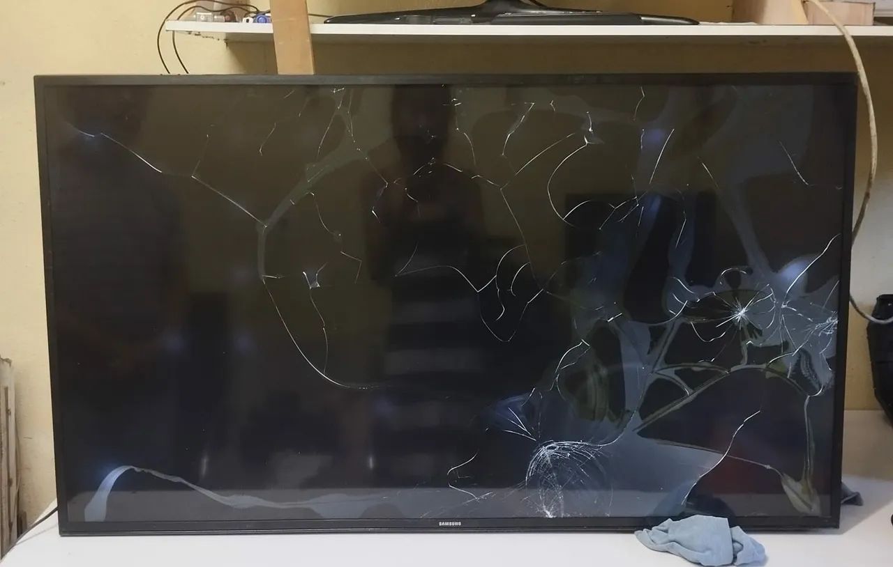Televisão Samsung smart 48 polegadas para retirada de pessa.