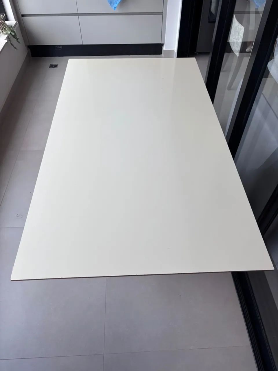 Conjunto de jantar: mesa + 4 cadeiras