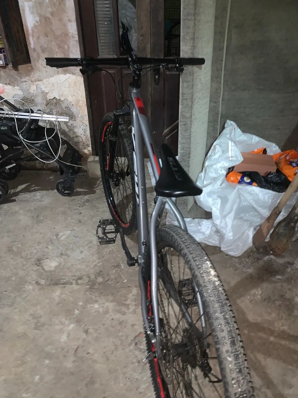 Bike aro 29 semi nova segunda mão  - Foto 6