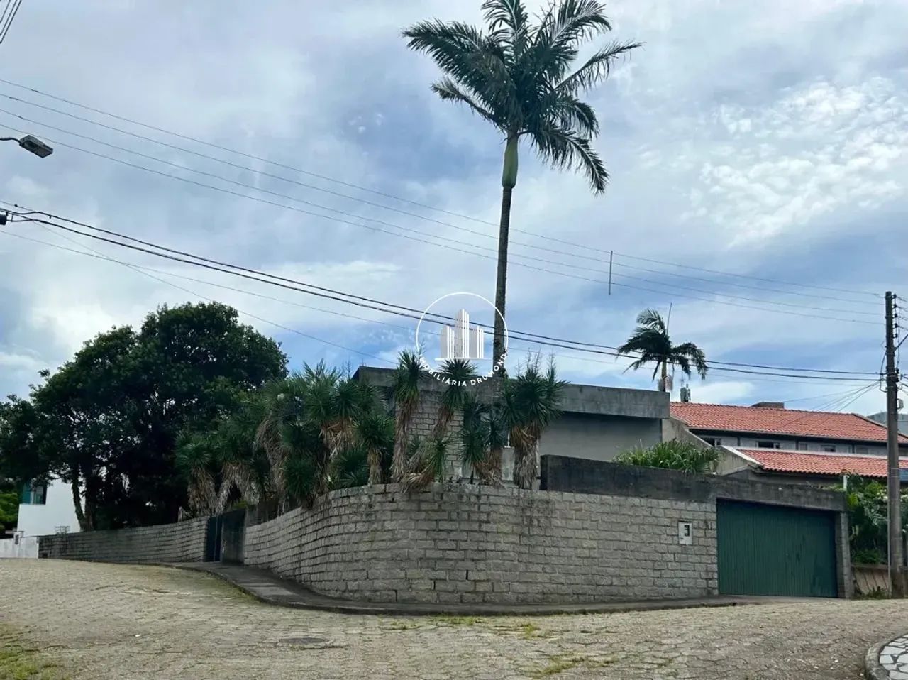 Casa 300m² com 3 Quartos e Suítes em Coqueiros - Foto 2