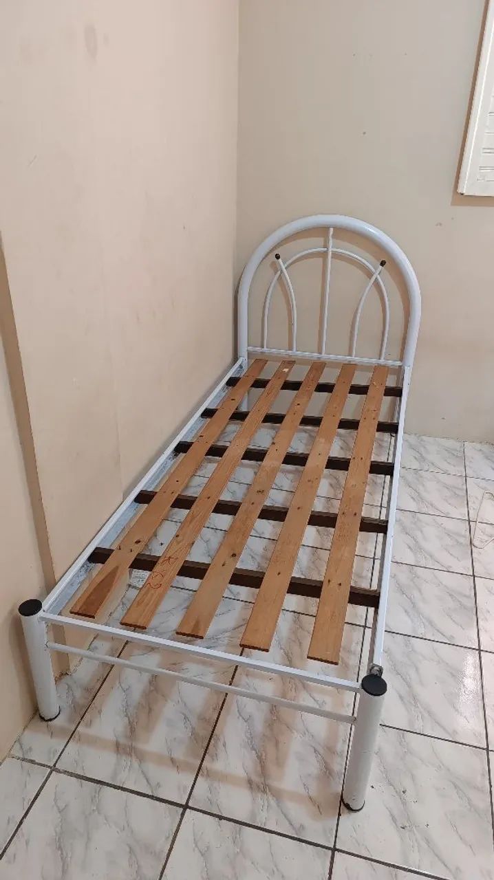 Cama de solteiro usada 
