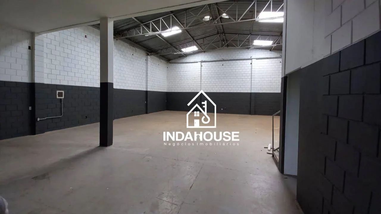 Salão Comercial AC.250m2, 4 vagas frontais.